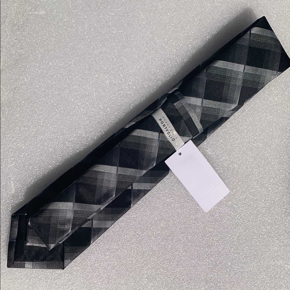 🆕 Perry Ellis Black and Gray Checkered Tie